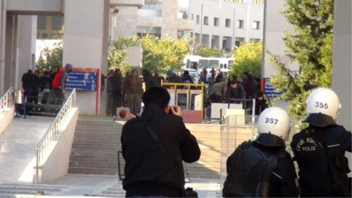 Mersin Üniversitesi\'ndeki Olaylı Gösteriye 4 Tutuklama