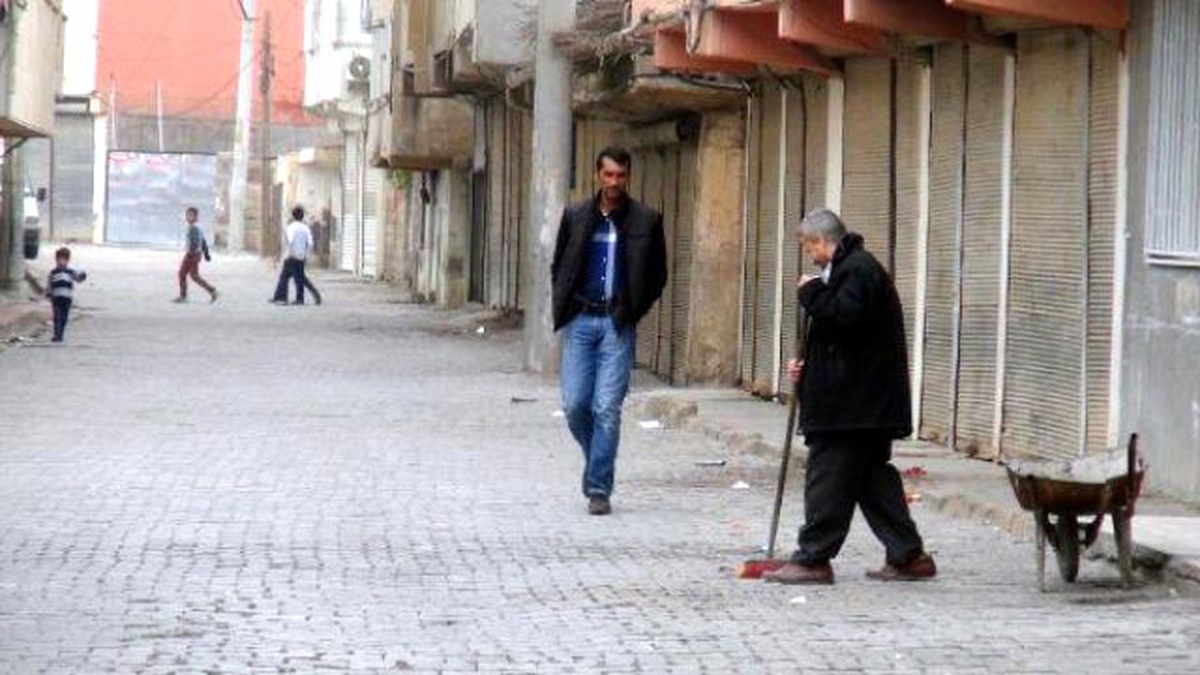 Nusaybin\'de Yasağı Protesto Eden Esnaf Kepenk Açmadı