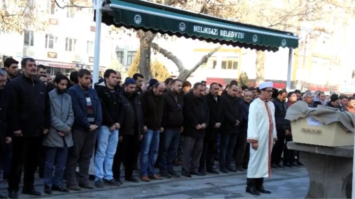 Öldürülen Emlakçı Son Yolculuğuna Uğurlandı