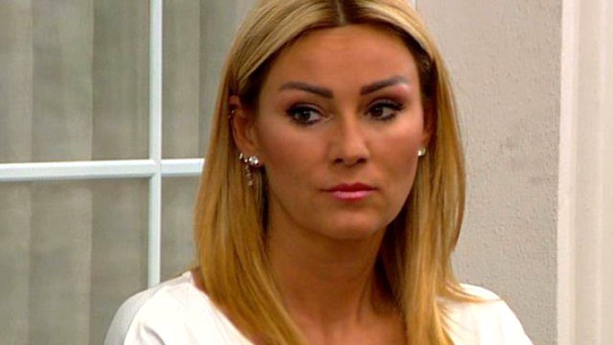 Pınar Altuğ Kendi Kabuğuna Çekildi