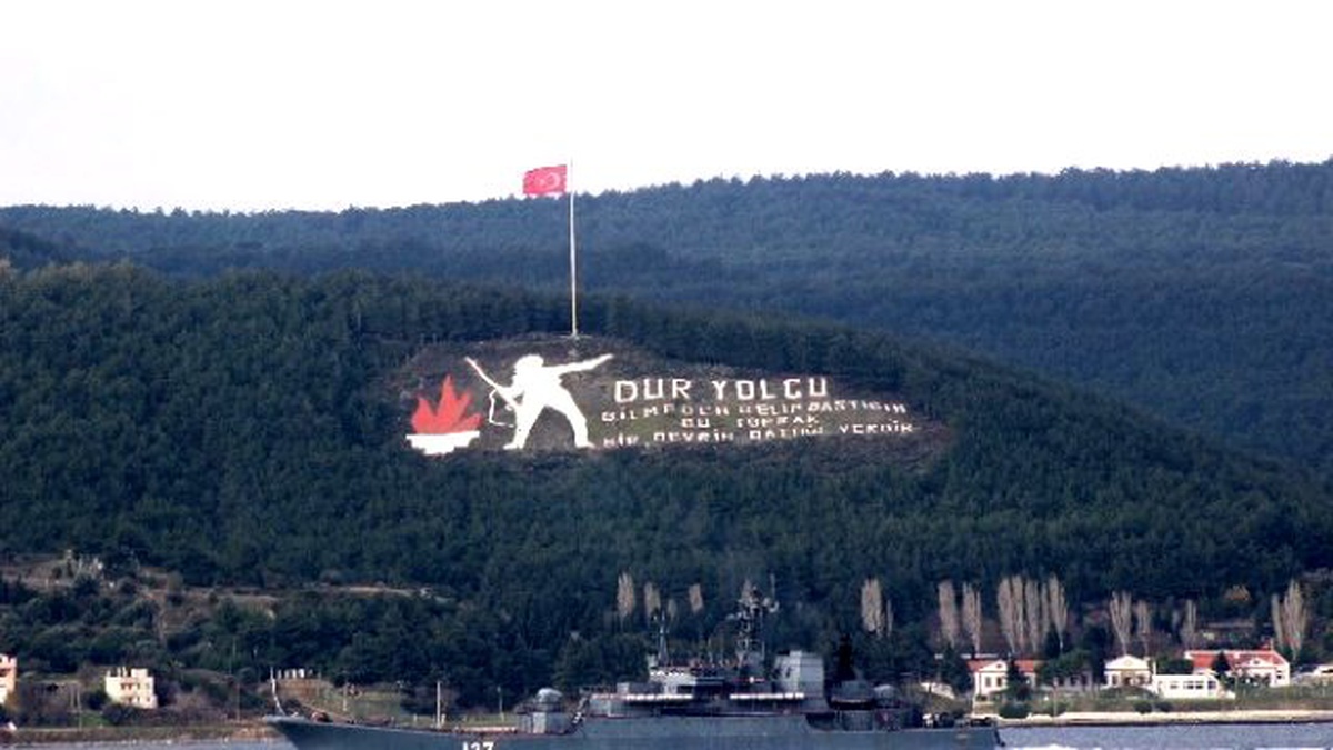 Rus Savaş Gemisi Çanakkale Boğazı\'ndan Geçiş Yaptı