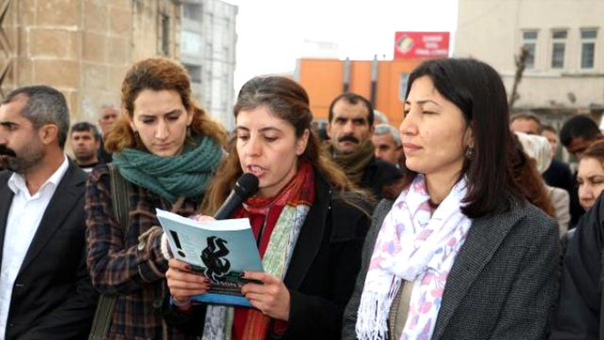 Şırnak\'ta Cizre ve Silopi Protestosu: Kaçışan Öğretmenlere Çocuklarımızı Teslim Etmeyeceğiz