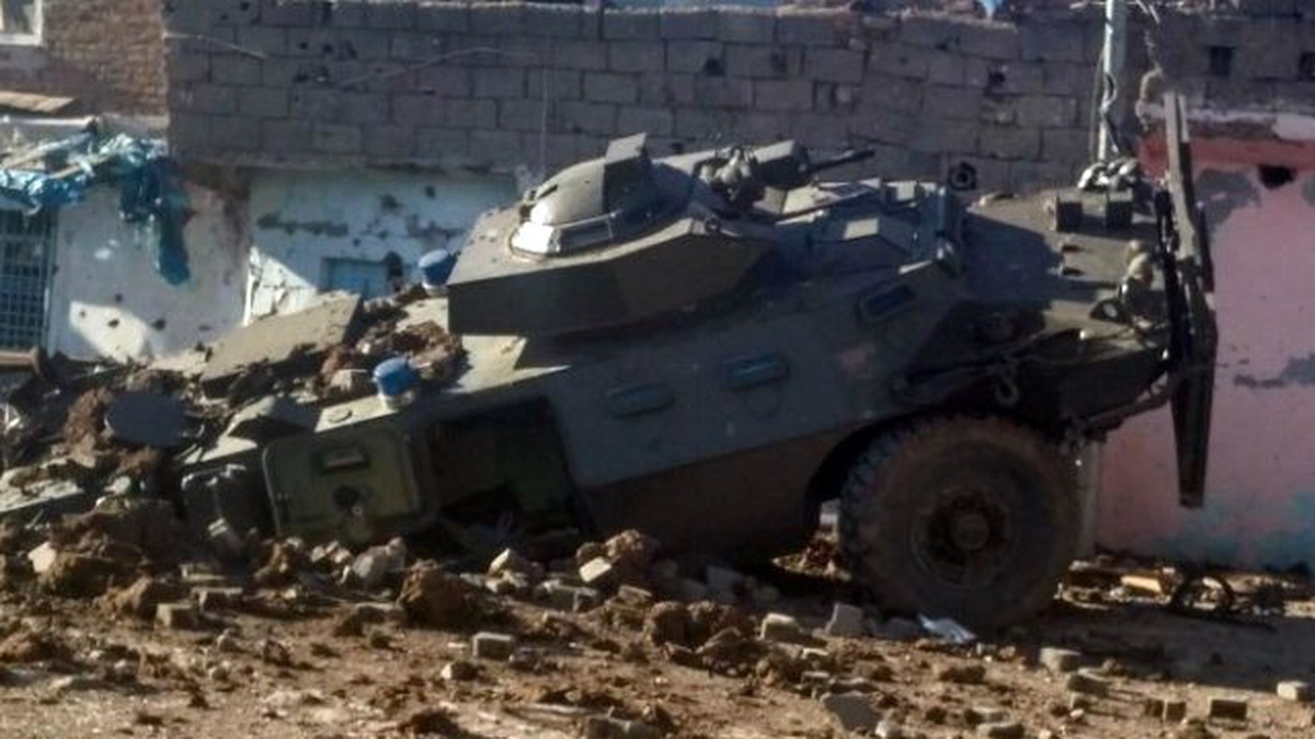 Sur\'da Panzerin Geçişi Sırasında Bomba Patladı