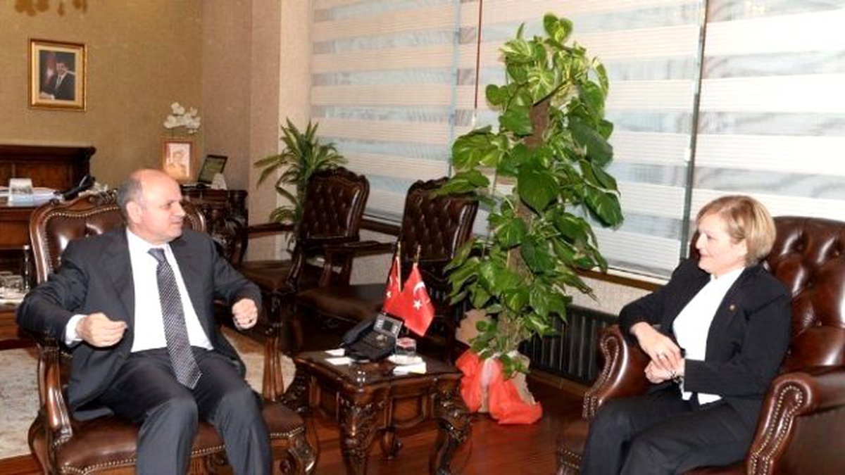 Türk Kadınlar Birliği Yönetiminden Vali Çakacak\'a Ziyaret