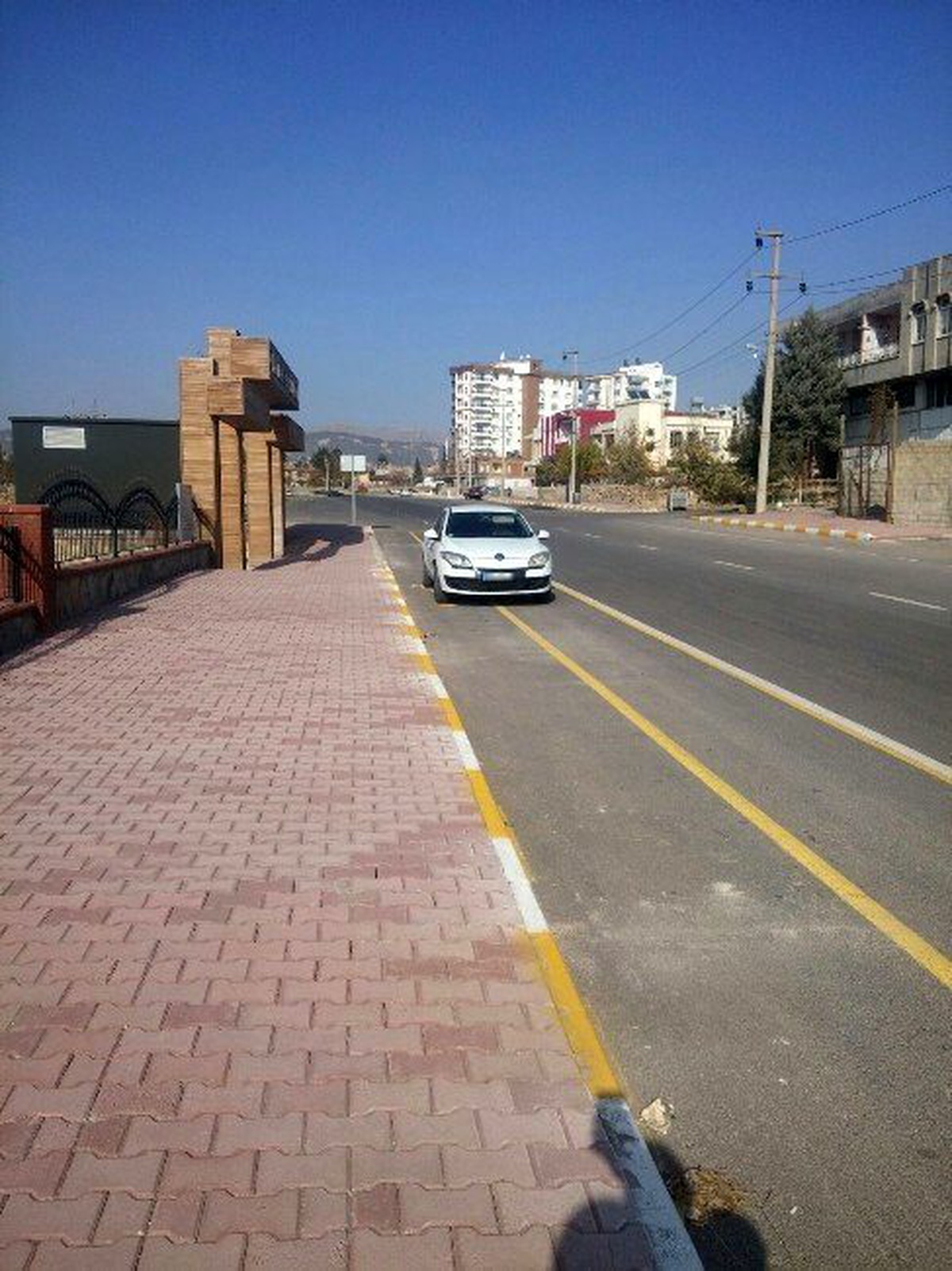 Yeni Yapılan Bisiklet Yolu, Araç Parklarından Kullanılamıyor