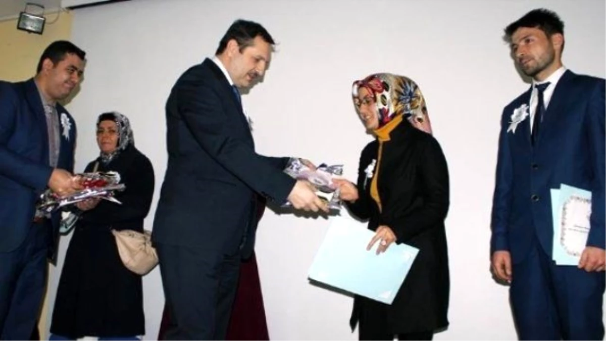 Yozgat\'ta 32 Açıköğretim Öğrencisi Diplomalarını Aldı