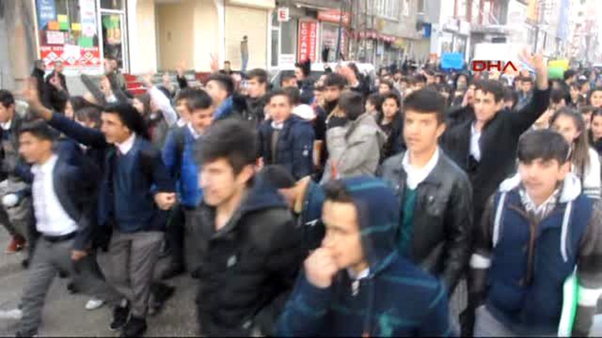 Yüksekova Sokağa Çıkma Yasağı Yüksekova\'da Protesto Edildi