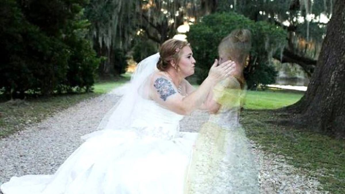 Genç Kadının Yürek Burkan Evlilik Fotoğrafı