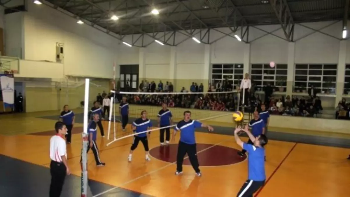 100. Yıl Voleybol Turnuvası Başladı