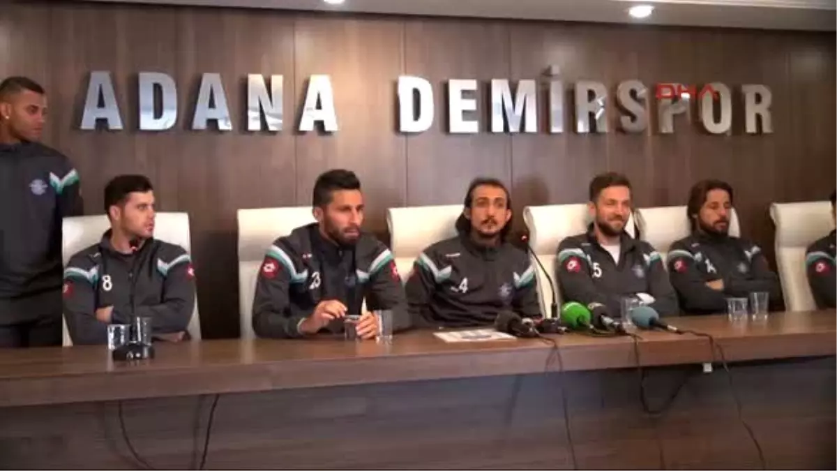 Adana Demirsporlu Futbolcular Osman Özköylü\'yü İstiyor