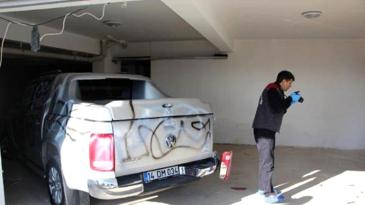 Annesine İlgi Göstermiyor Diye Üvey Babasının Araçlarını Spreyle Boyadı