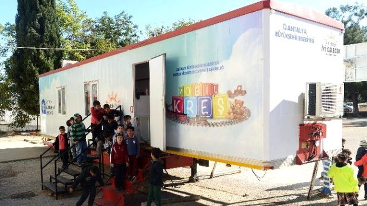 Antalya\'da Mobil Kreş Dönemi