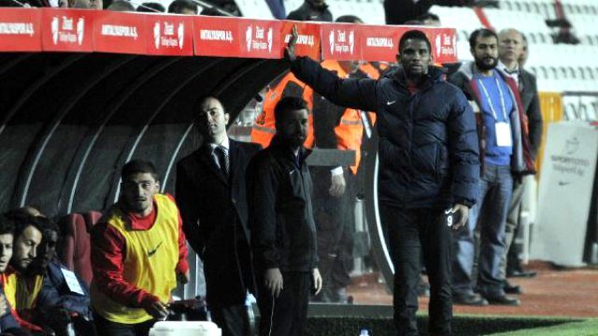 Antalyaspor\'un Yıldızı Eto\'o Heyecandan Yerinde Duramadı.