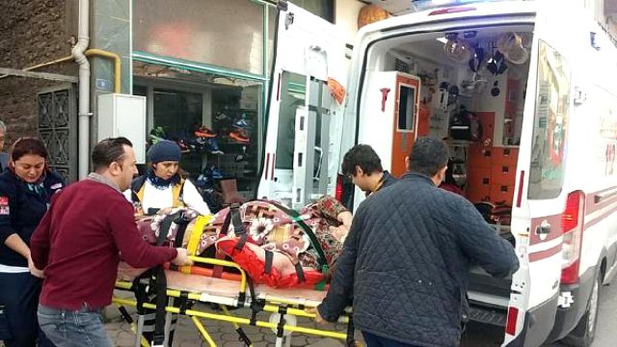 Banyoda Düşüp Yaralanınca Sabaha Kadar Kurtarılmayı Bekledi