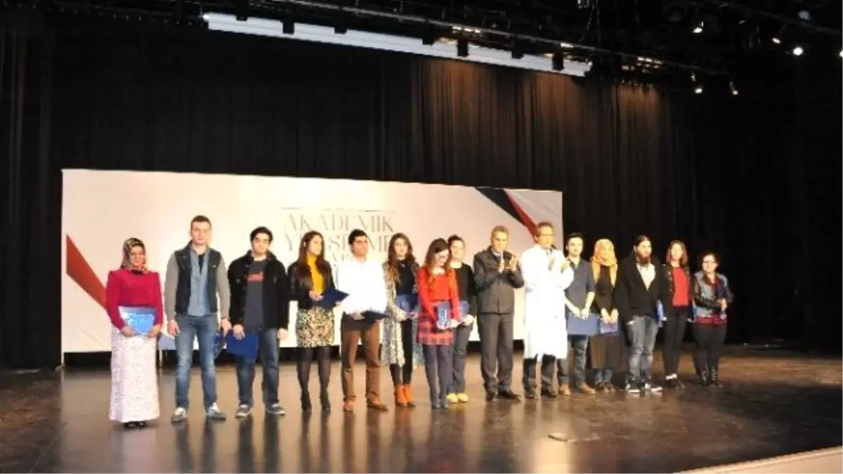 Bülent Ecevit Üniversitesi En Başarılı Yeni Öğrencilerini Ödüllendirdi