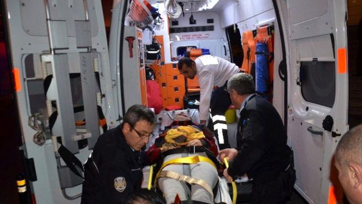 Bunalıma Giren Genç Kızın 3. Kattan Atlama Anı Kamerada