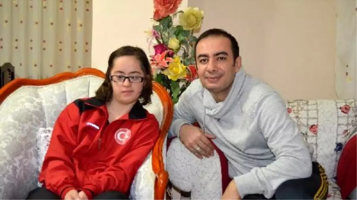 Down Sendromlu Merve\'nin Dünya İkinciliği Sevinci