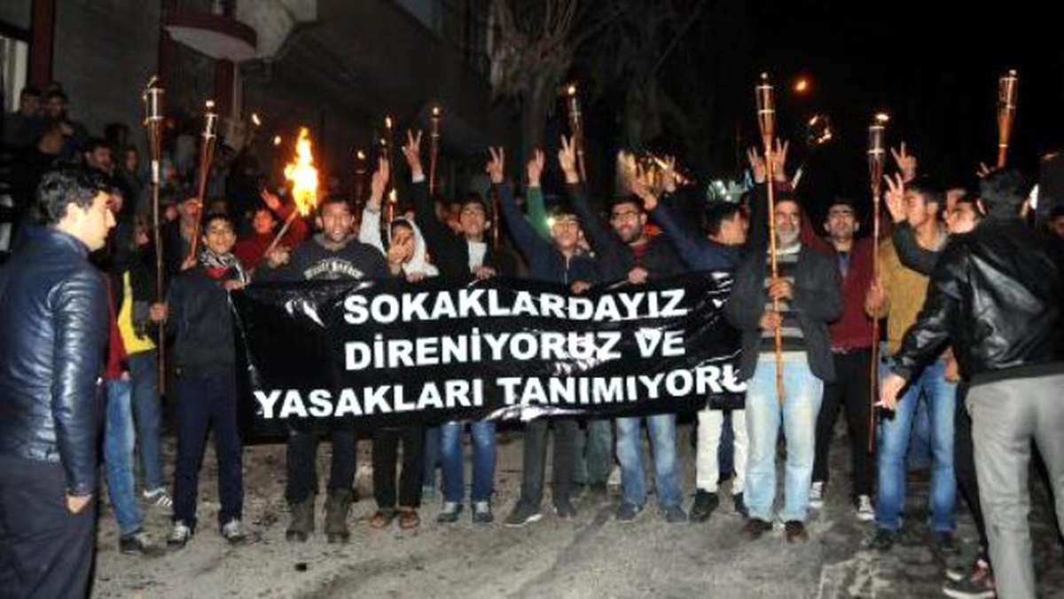 Gaziantep\'te Hdp\'lilerden Sokağa Çıkma Yasağı Protestosu