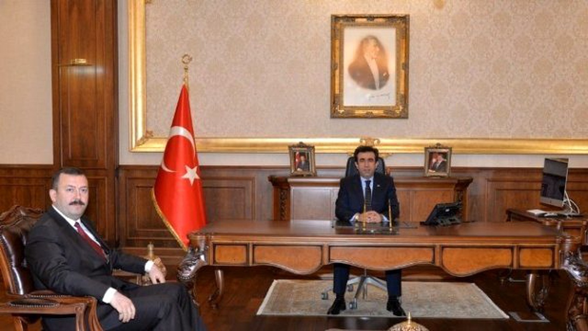 Genel Sekreter Aydınlık\'tan Vali Güzeloğlu\'na Ziyaret