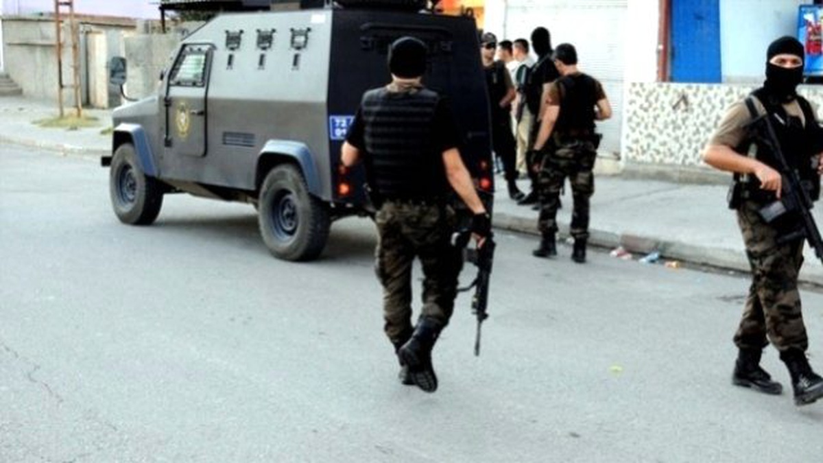Hakkari\'de Çok Sayıda Kişi Gözaltına Alındı