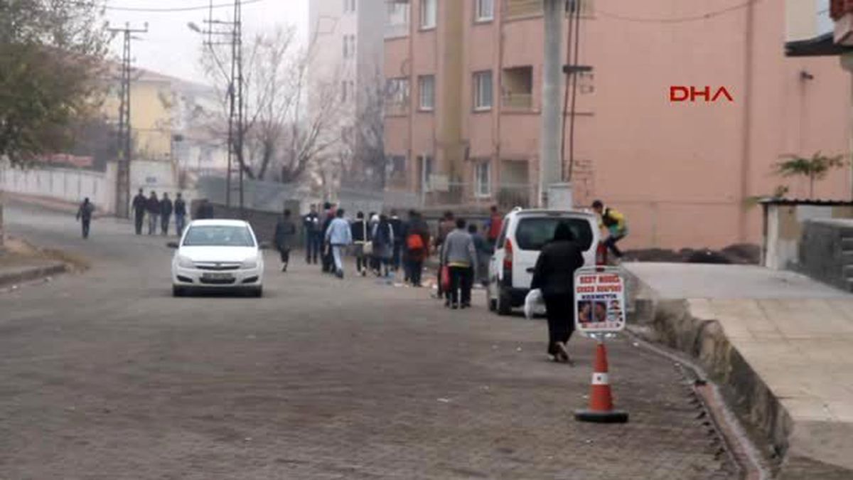 İdil\'de Eylem Yapan Liselilere Polis Müdahalesi