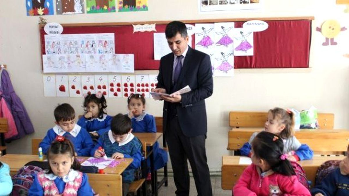 Mehmet Özdemir\'den Okullara Ziyaret