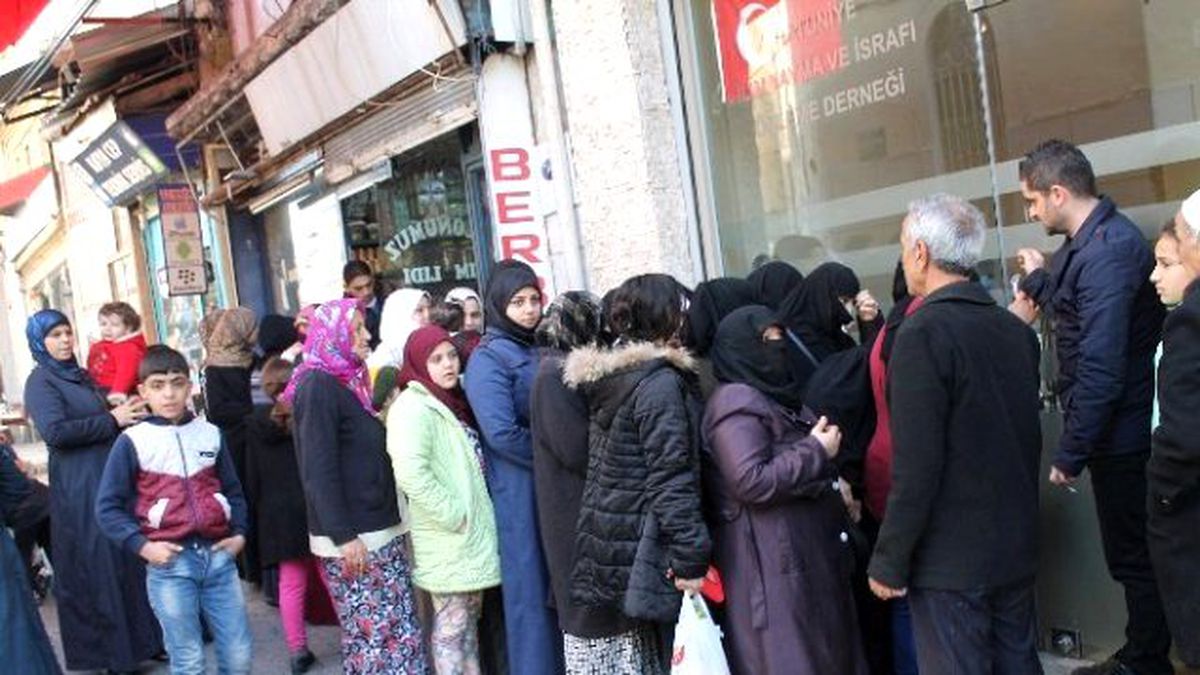 Mülteciler İzmir\'de Yalnız Değil