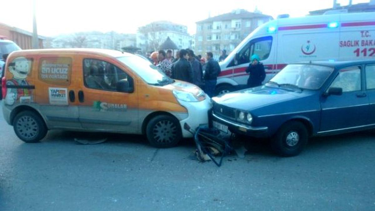 Niğde\'de Trafik Kazası; 5 Yaralı
