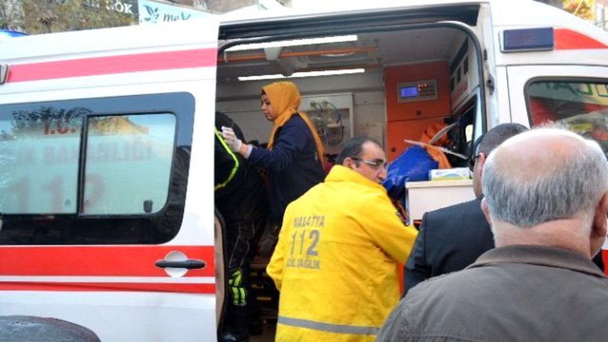 Otomobil ile Motosiklet Çarpıştı: 1 Yaralı