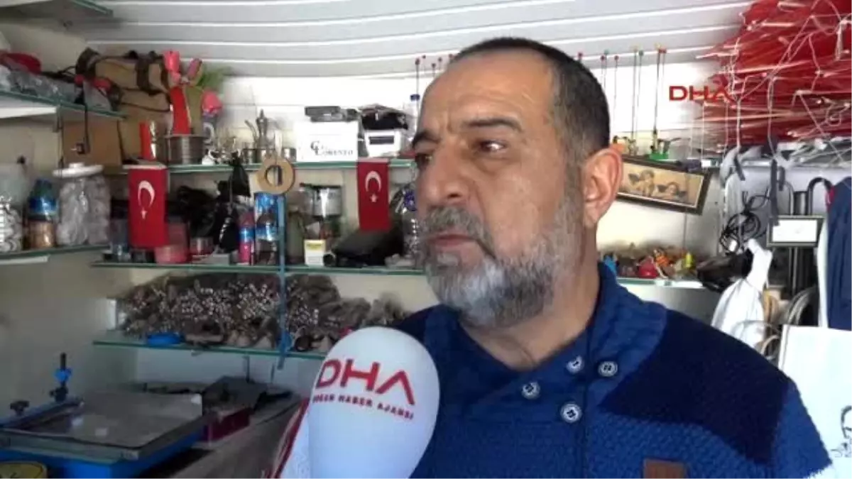 Oyuncağa Hasret Büyüdü, Şimdi Oyuncak Yapıp Hediye Ediyor