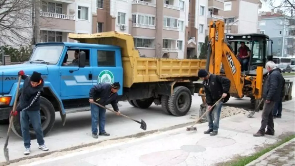 Yollarda ve Kaldırımlarda Kış Hazırlıkları