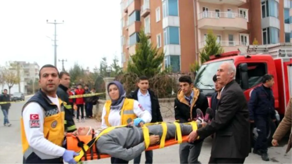 Adıyaman\'da Öğrenci Servisi ile Kamyon Çapıştı: 15\'i Öğrenci 17 Yaralı