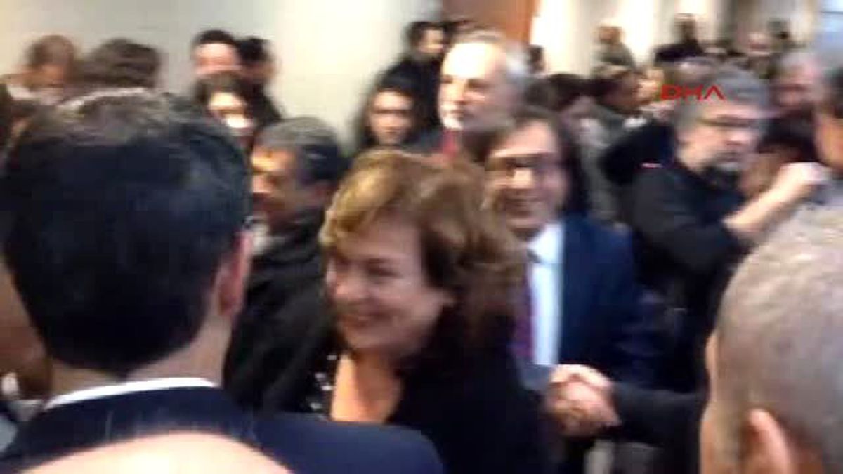 Adliyede Can Dündar\'a Destek