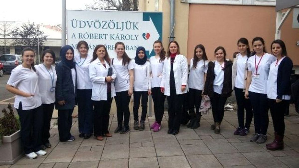 Burhaniyeli Sağlıkçılar Macaristan\'dan Döndü