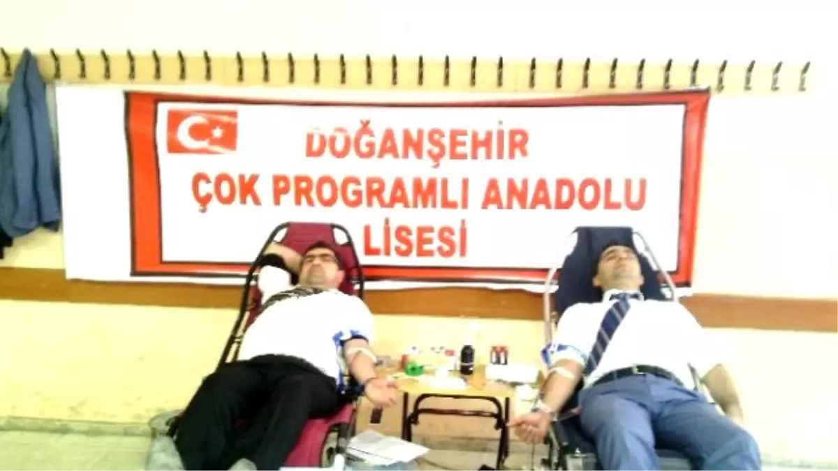 Doğanşehir Çok Programlı Anadolu Lisesi\'nden Kızılay\'a Destek