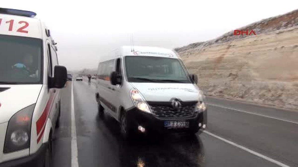 Eskişehir\'de Sporcuları Taşıyan Midibüs Devrildi: 1 Ölü, 16 Yaralı