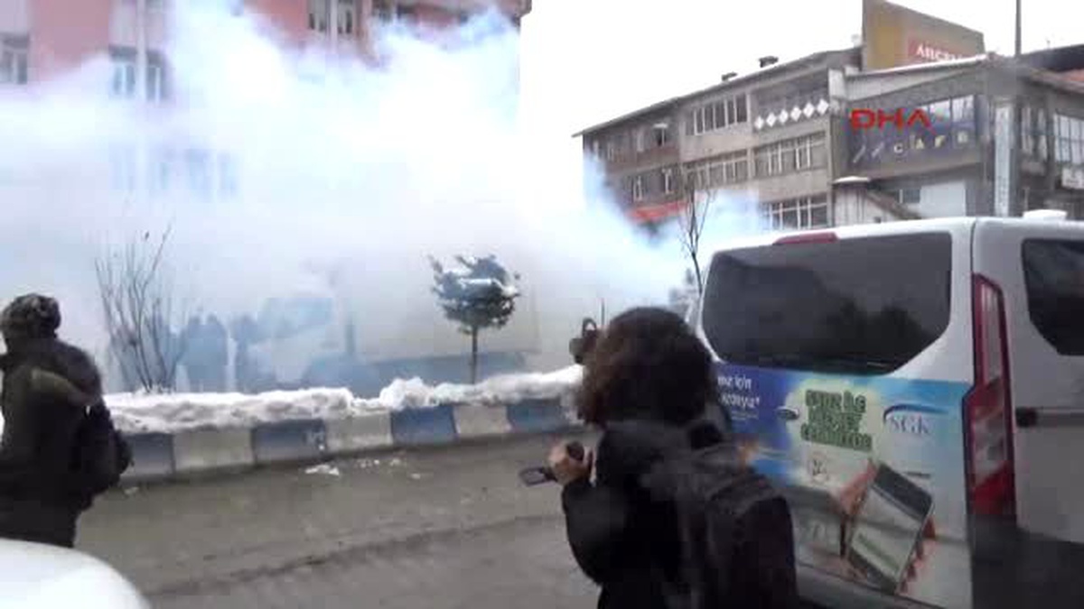 Hakkari\'de İzinsiz Yürüyüşe Müdahale: 2 Gözaltı