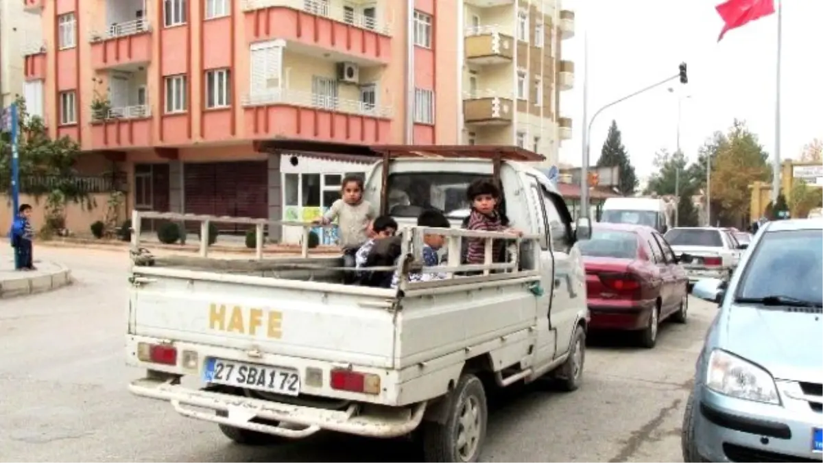 Kamyonet Kasasında Tehlikeli Yolculuk