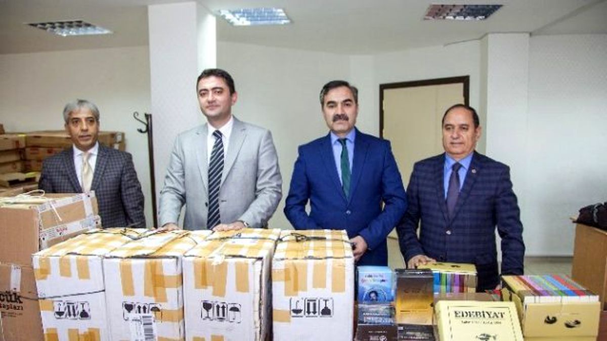 Kaymakam Tekbıyıkoğlu\'ndan Eğitime Kitap Desteği