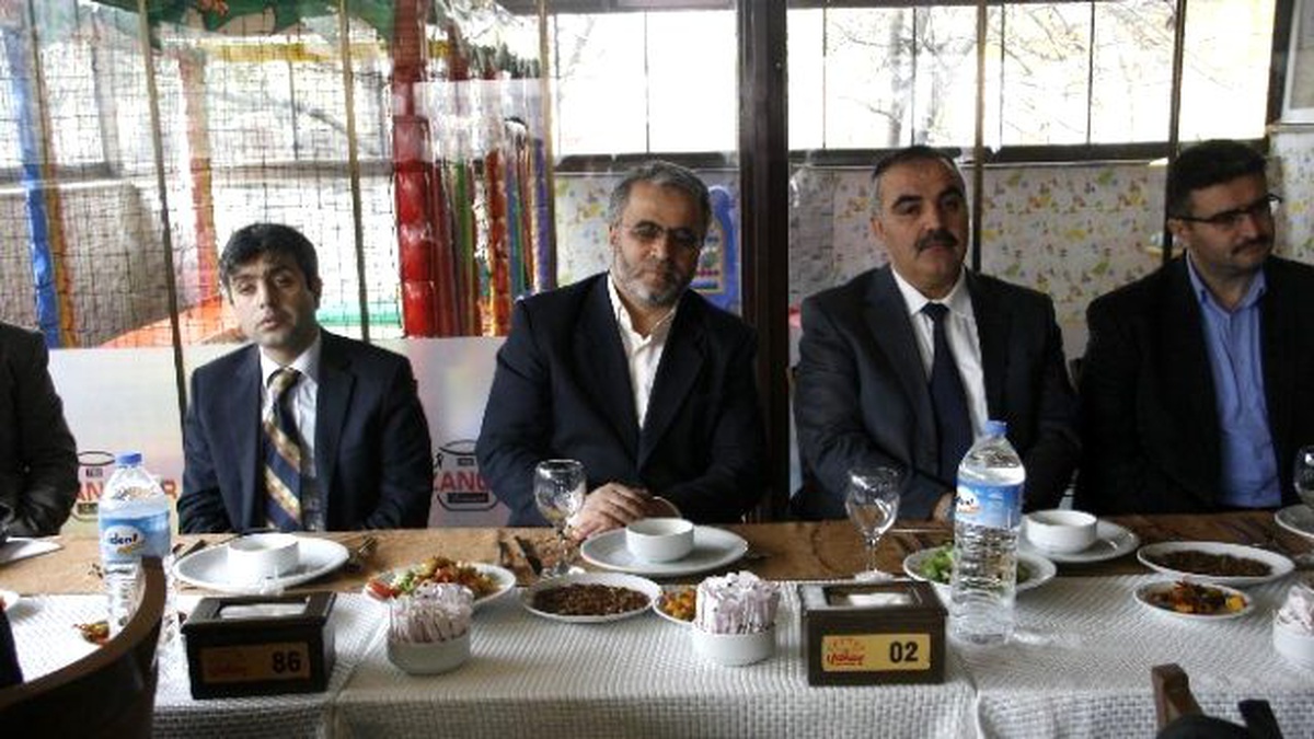 Müftülük Çalışanları Engellilerle Yemekte Buluştu