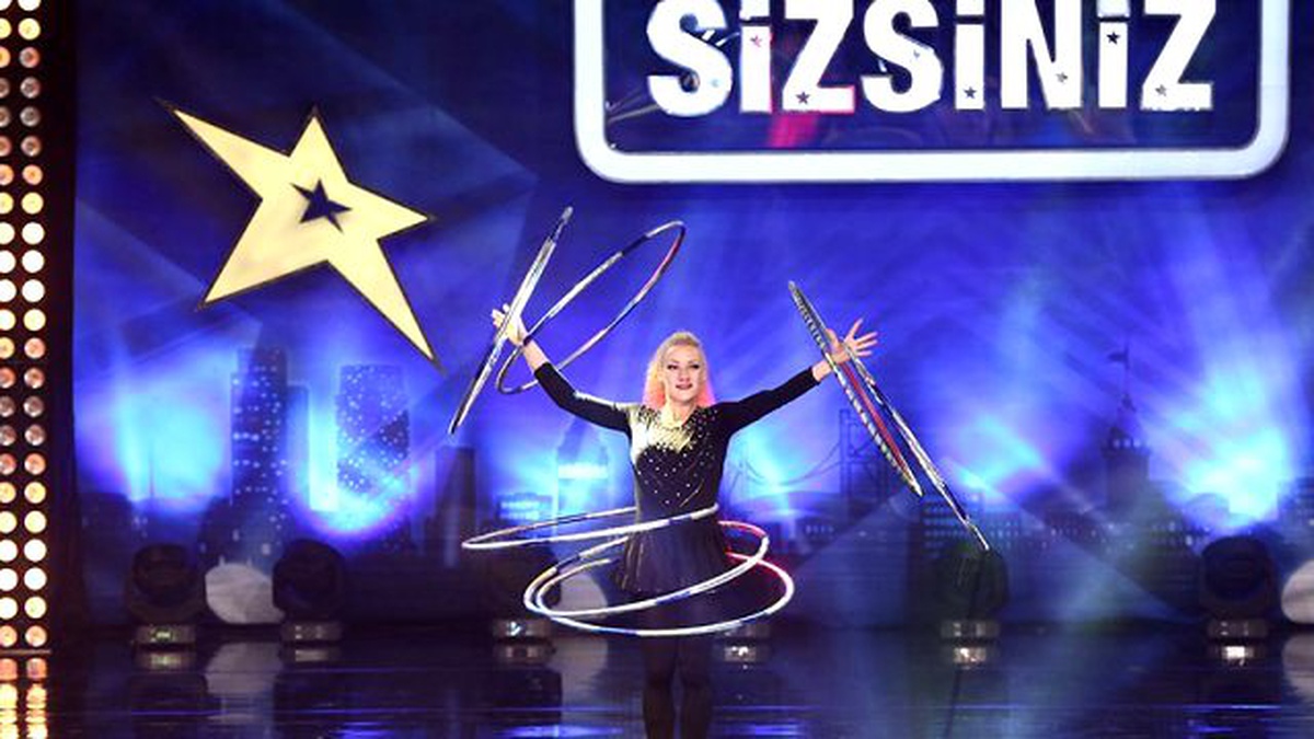 Natalya Malganova\'nın Hulahop Gösterisi