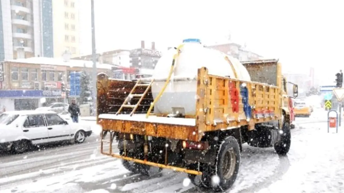 Niğde\'de Buzlu Yollar, Solüsyon ile Çözülecek