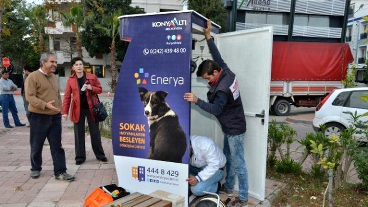 Plastik Atığına \'Mama\' Veren Makine Konyaaltı\'nda