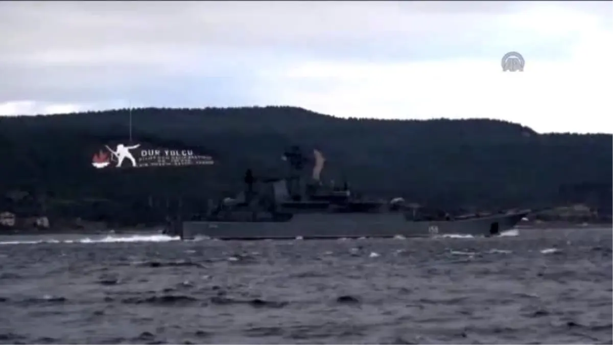 Rus Askeri Gemisi Çanakkale Boğazı\'ndan Geçti