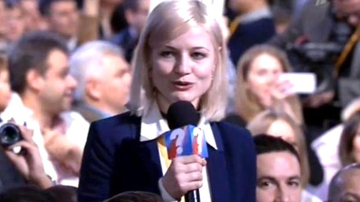 Rus muhabir, Putin'e Türk Bayrağıyla Soru Sordu