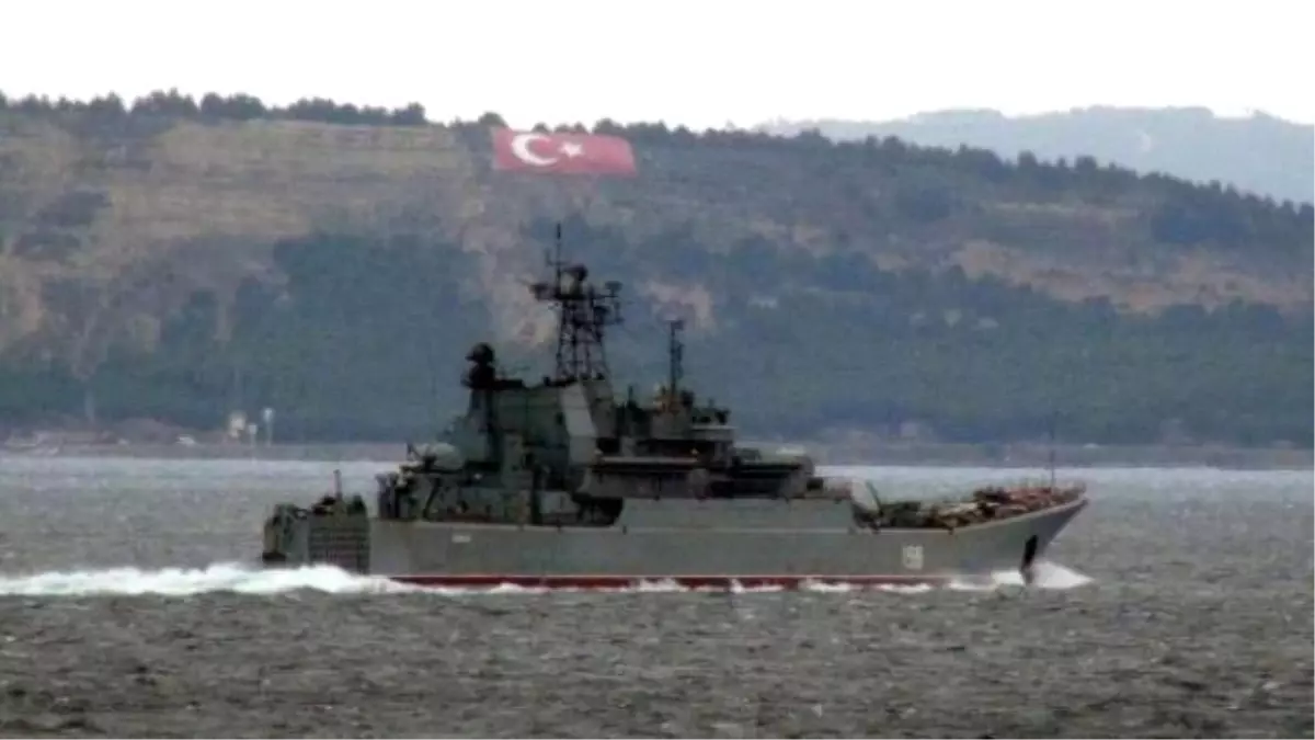 Rus Savaş Gemisi \'Yamal\' Çanakkale Boğazı\'ndan Geçti