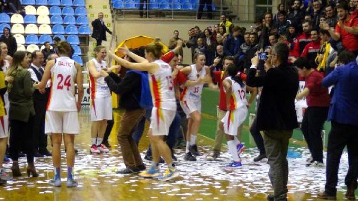 Rus Takımı Yenen Edirnesporlu Kadınlar, Galibiyeti Göbek Atarak Kutladı