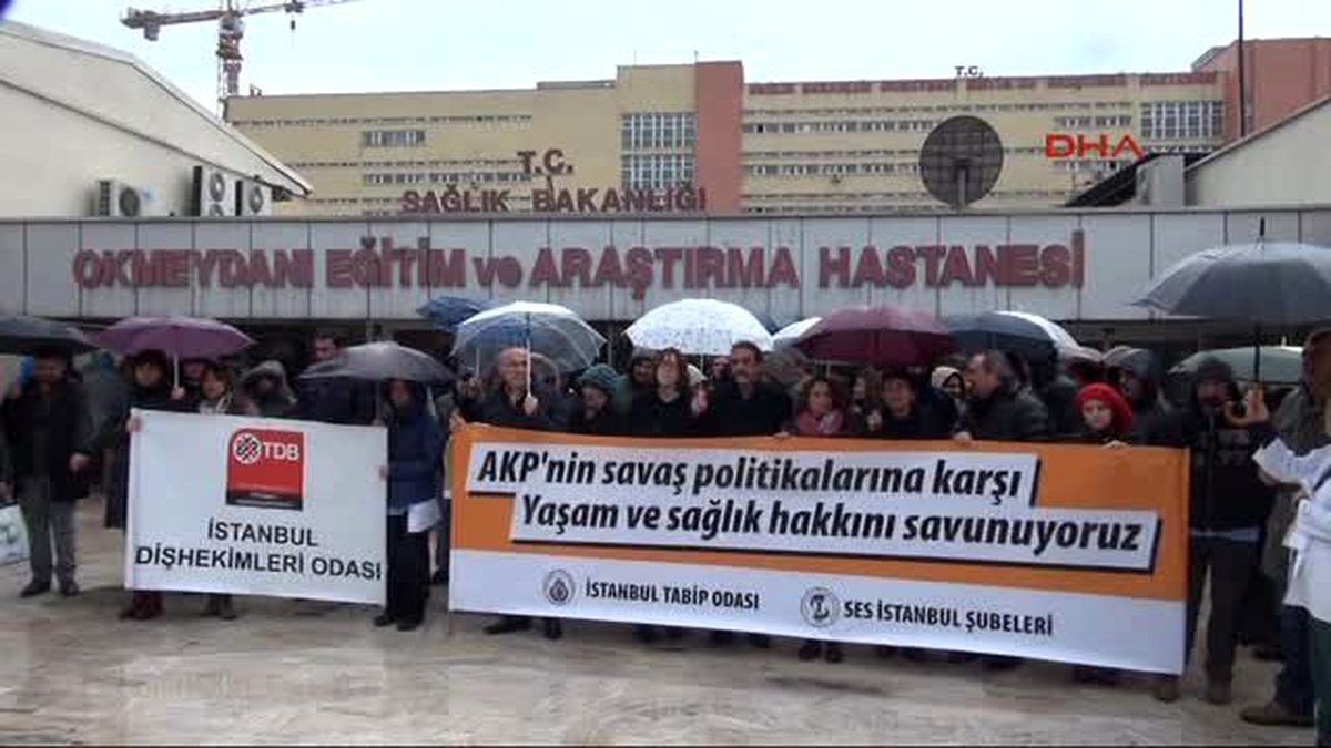 Sağlık Çalışanlarından Bakan Müezzinoğlu\'nun Açıklamalarına Protesto