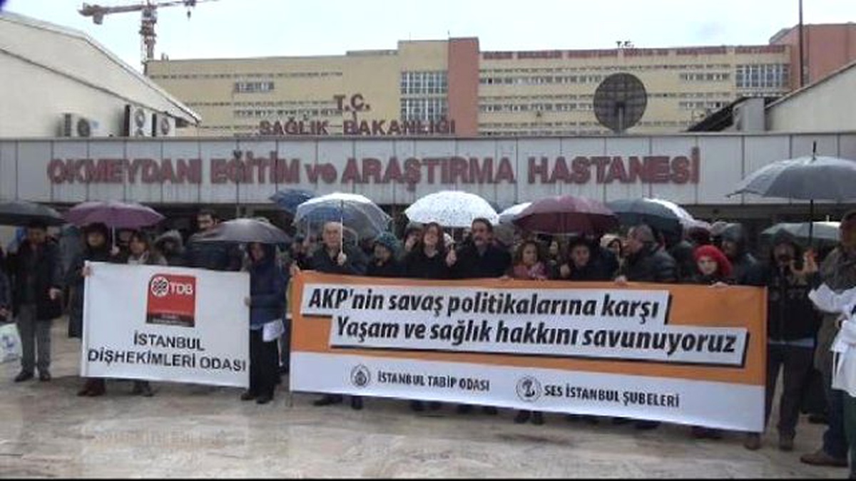 Sağlık Çalışanlarından Bakan Müezzinoğlu\'nun Açıklamalarına Protesto