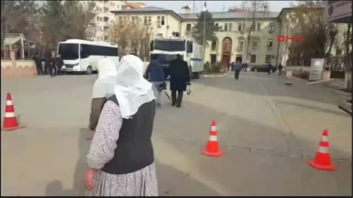 Siirt\'te, Barış Anneleri Vali Tutulmaz ile Görüştü